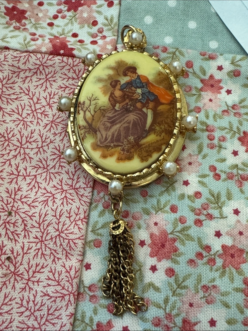 Vintage Courting Couple Pendant